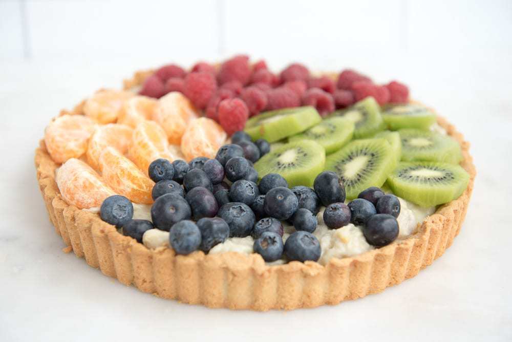 Paleo Fruit Tart with Banana Cream - a paleo and gluten-free dessert recipe perfect for the summer holidays!