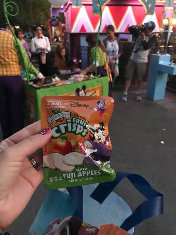 Eating gluten-free at Disneyland - apple crisps given out at Mickey's Halloween Party